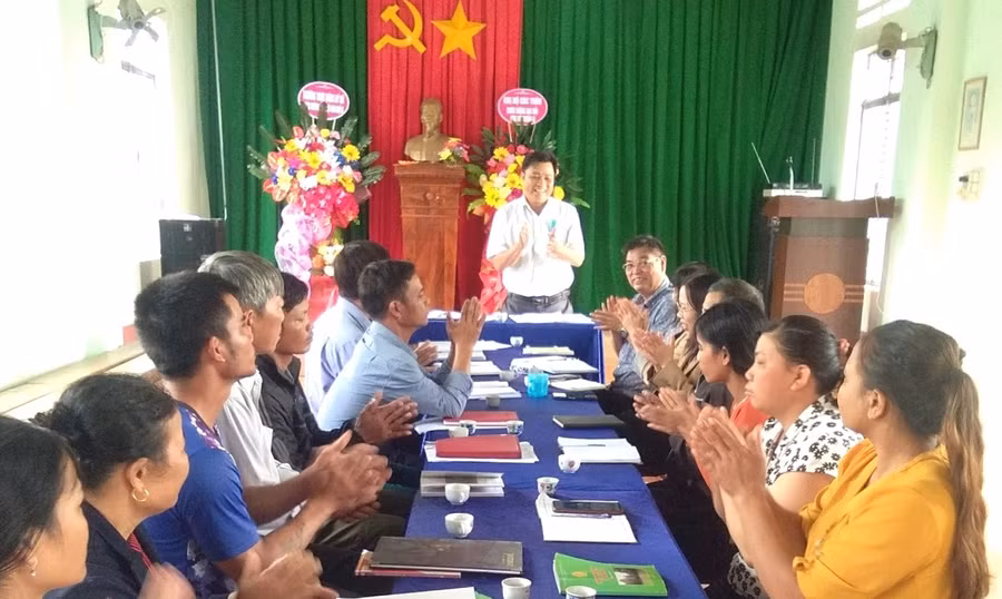  Quang cảnh buổi sinh hoạt Chi bộ thôn 6 (xã Đông, huyện Kbang). Ảnh: An Phát