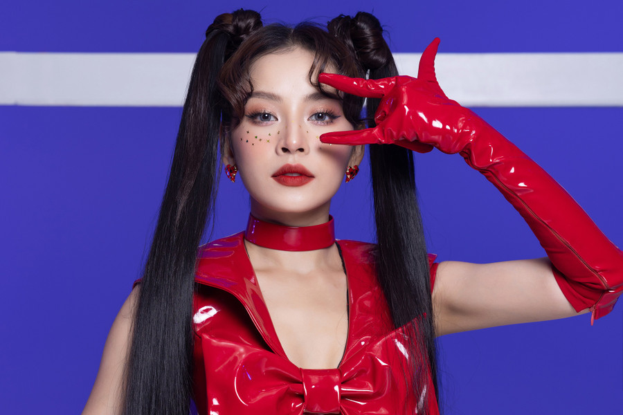 Sau MV Black Hickey, sản phẩm Sashimi của Chi Pu tiếp tục nhận ý kiến trái chiều. Ảnh: NVCC Sau MV Black Hickey, sản phẩm Sashimi của Chi Pu tiếp tục nhận ý kiến trái chiều. Ảnh: NVCC