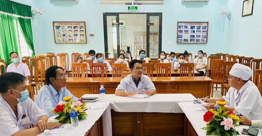 Phần thi xử lý tình huống tại Hội thi Tay nghề bác sĩ năm 2022 do Trung tâm Y tế thị xã Ayun Pa tổ chức. Ảnh: Nguyễn Sang