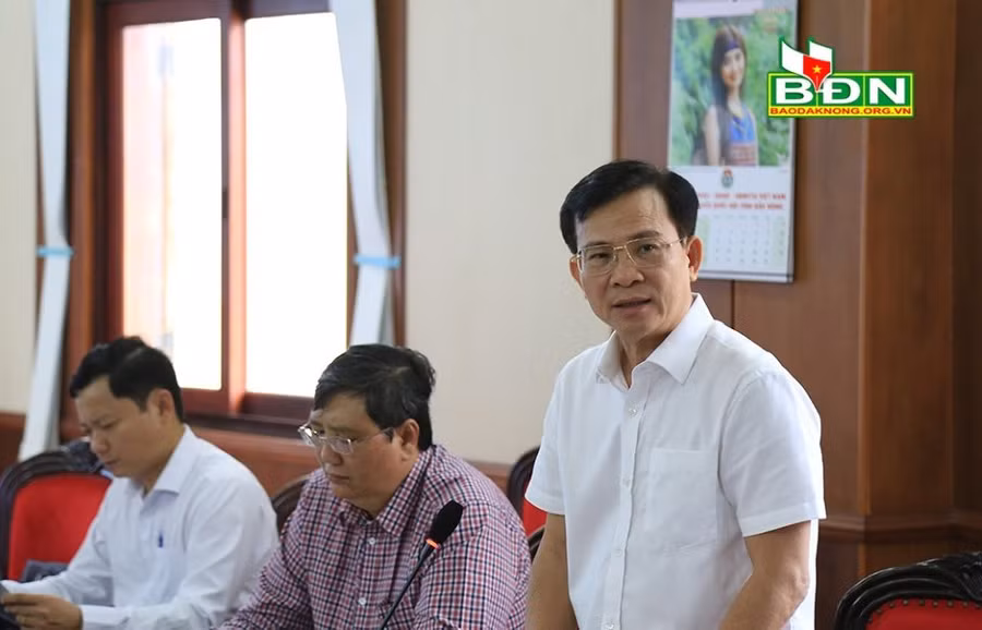 Chủ tịch UBND tỉnh Đak Nông Hồ Văn Mười thống nhất một số nội dung liên quan đến việc triển khai cao tốc qua địa bàn. Ảnh nguồn baodaknong.org.vn