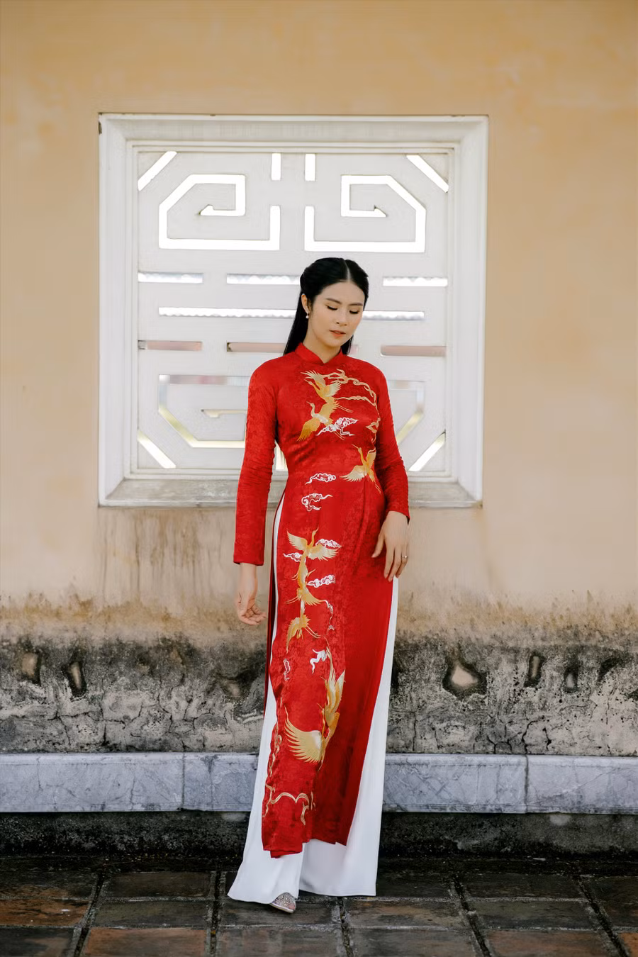 Hoa hậu Ngọc Hân thiết kế áo dài lấy cảm hứng từ cố đô Huế. Ảnh: Xuân Quang