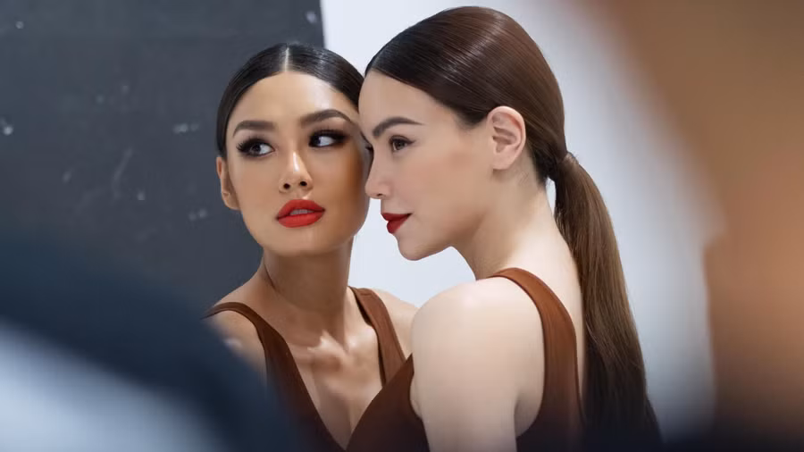 Hồ Ngọc Hà đọ sắc cùng Á hậu Thảo Nhi. Ảnh: NVC