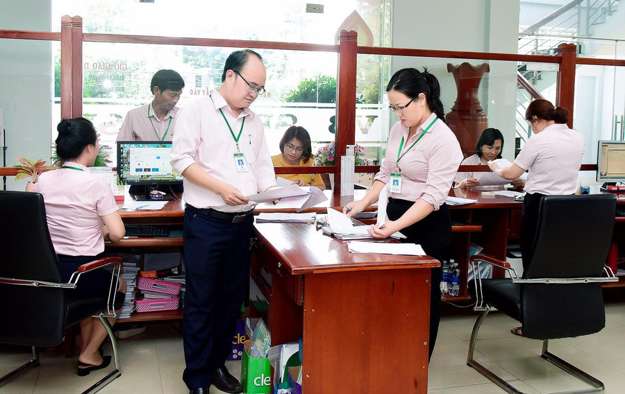 Cán bộ, nhân viên Ngân hàng Chính sách Xã hội tỉnh luôn nỗ lực hoàn thành xuất sắc các chỉ tiêu, nhiệm vụ được giao. Ảnh: Đức Thụy