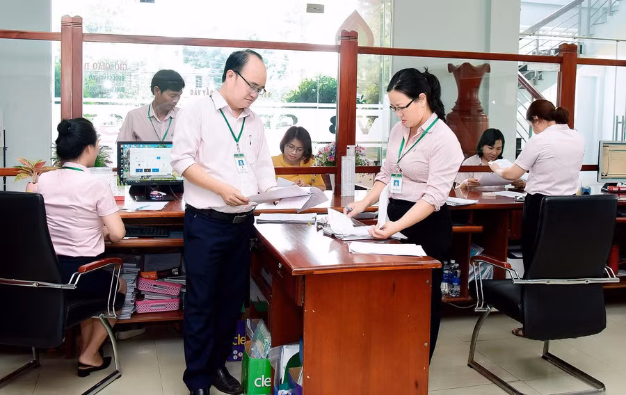 Cán bộ, nhân viên Ngân hàng Chính sách Xã hội tỉnh luôn nỗ lực hoàn thành xuất sắc các chỉ tiêu, nhiệm vụ được giao. Ảnh: Đức Thụy