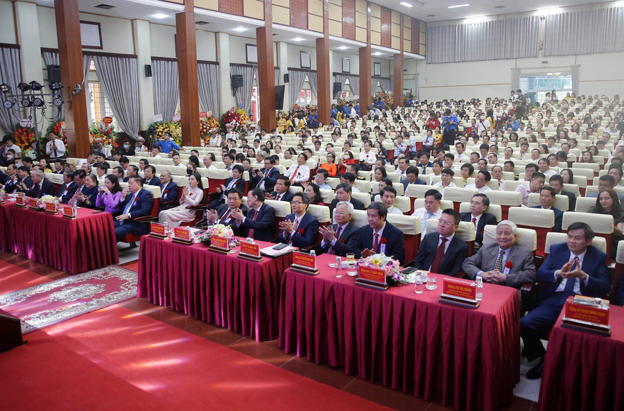 Học viện Báo chí và Tuyên truyền đón nhận Huân chương Độc lập hạng ba ảnh 2 Các đồng chí lãnh đạo Đảng, Nhà nước đến tham dự buổi lễ. Ảnh: Minh Thi