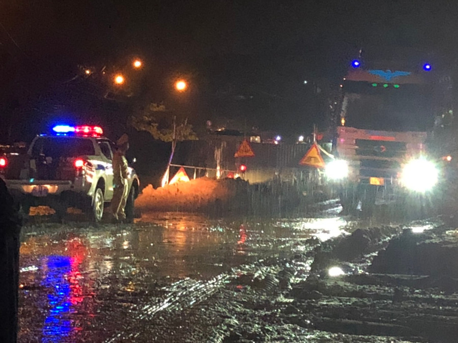 Lực lượng Cảnh sát giao thông Công an huyện Đak Đoa đang điều tiết giao thông. Ảnh: Lê Anh Lực lượng Cảnh sát giao thông Công an huyện Đak Đoa đang điều tiết giao thông. Ảnh: Lê Anh