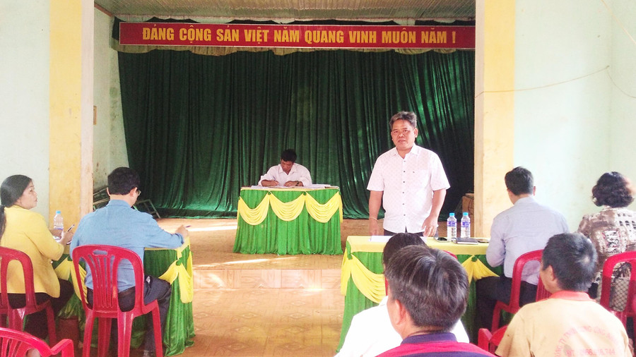 Chủ tịch Uỷ ban MTTQ Việt Nam tỉnh Hồ Văn Điềm phát biểu tại buổi sinh hoạt Chi bộ làng Đak Bêt (xã Đak Trôi). Ảnh: Lê Đại