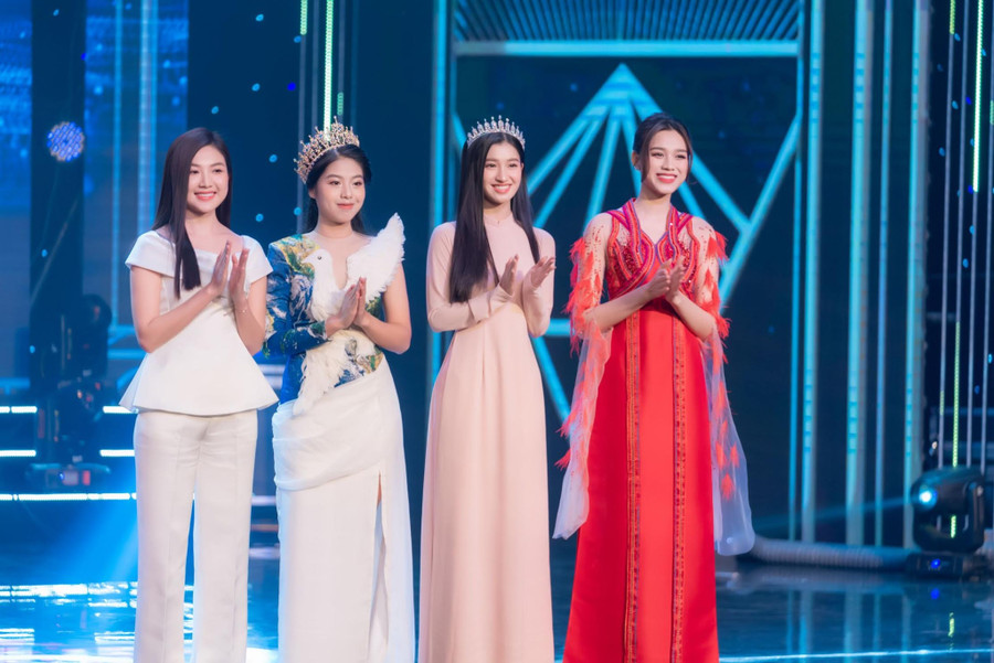 Ba nàng hậu quê Thanh Hóa có dịp đọ sắc cùng nhau. Ảnh: NVCC