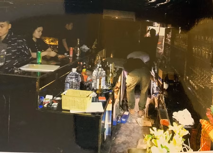  Bên trong quán bar Magic Lounge. Ảnh Diệu Linh