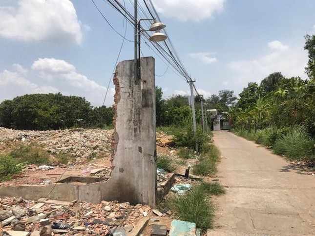 Đường vào dự án 32ha Phước Kiển. Ảnh: PV Đường vào dự án 32ha Phước Kiển. Ảnh: PV