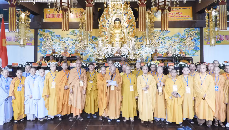 Ban Trị sự Giáo hội Phật giáo Việt Nam tỉnh khóa VI nhiệm kỳ 2022-2027 ra mắt tại Đại hội. Ảnh: Thanh Nhật