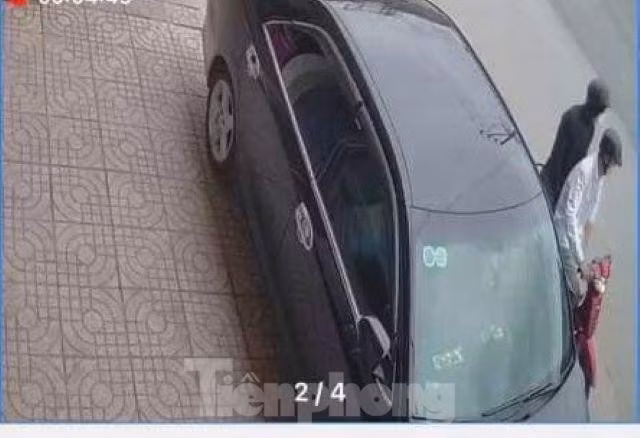  Hai nghi phạm cướp tiệm vàng.