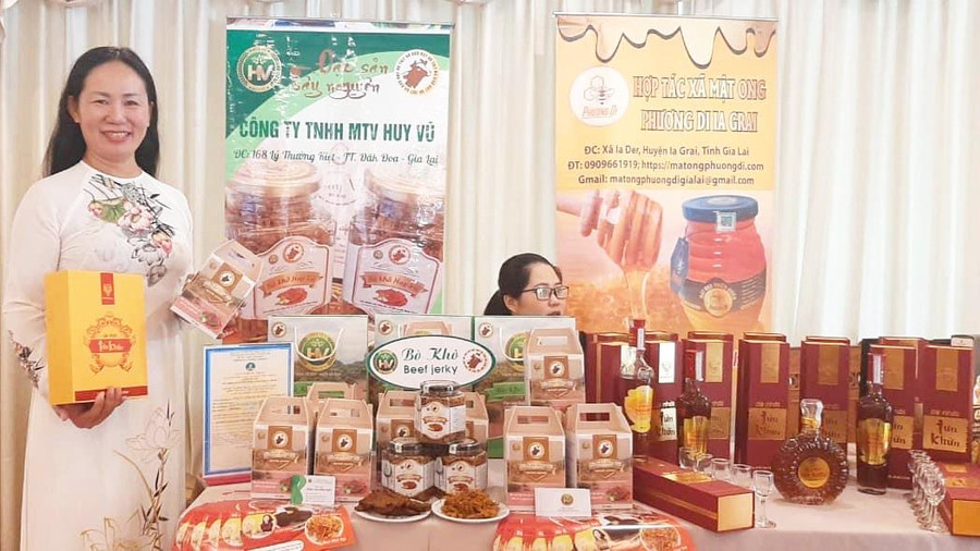 Sau khi được công nhận là sản phẩm công nghiệp nông thôn tiêu biểu cấp khu vực năm 2020, thị trường tiêu thụ của bò khô Huy Vũ ngày càng mở rộng. Ảnh: Quang Tấn