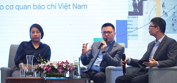 Nhà báo Lê Quốc Minh, Tổng biên tập Báo Nhân Dân, Chủ tịch Hội Nhà báo Việt Nam (giữa) tại chương trình đào tạo. (Ảnh: Báo Nhân Dân)