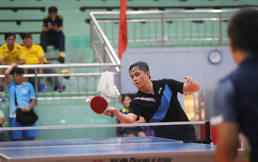  Các trận đấu ở môn bóng bàn trong chương trình Đại hội Thể dục thể thao toàn tỉnh lần thứ IX-2022 diễn ra rất hấp dẫn. Ảnh: Văn Ngọc