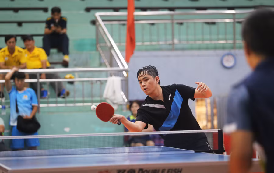  Các trận đấu ở môn bóng bàn trong chương trình Đại hội Thể dục thể thao toàn tỉnh lần thứ IX-2022 diễn ra rất hấp dẫn. Ảnh: Văn Ngọc