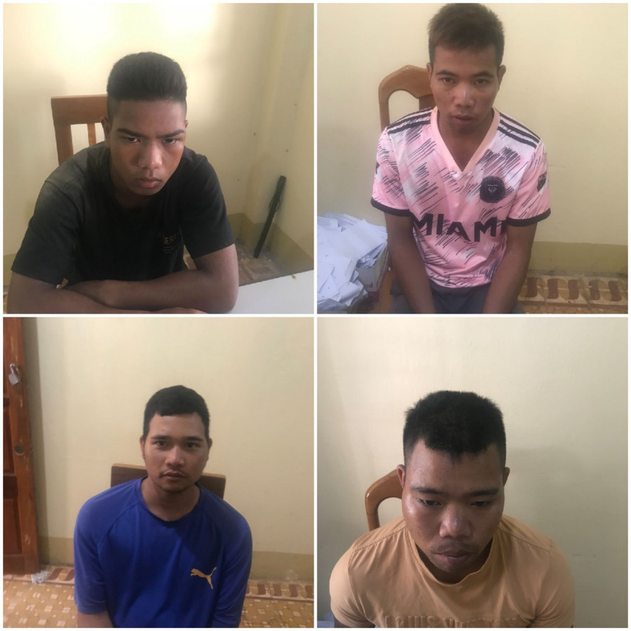 Các đối tượng Hiếc (áo đen), Byôn (áo hồng), Blưm (áo vàng) và Tim (áo xanh) tại cơ quan điều tra. Ảnh: Lê Anh Các đối tượng Hiếc (áo đen), Byôn (áo hồng), Blưm (áo vàng) và Tim (áo xanh) tại cơ quan điều tra. Ảnh: Lê Anh