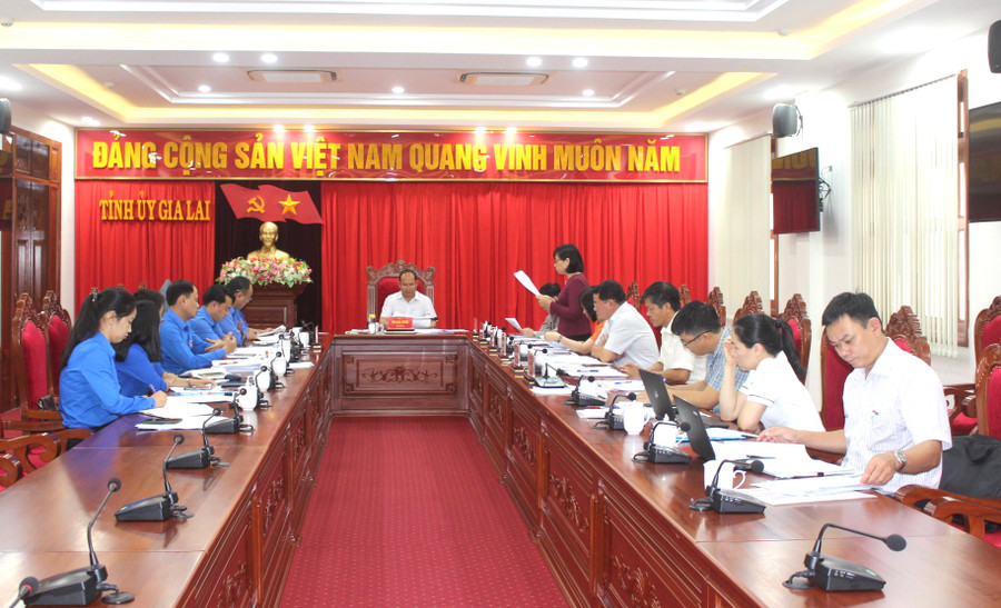 Quang cảnh buổi làm việc duyệt nội dung Đại hội Đoàn TNCS Hồ Chí Minh tỉnh Gia Lai lần thứ XV, nhiệm kỳ 2022-2027. Ảnh Phan Lài