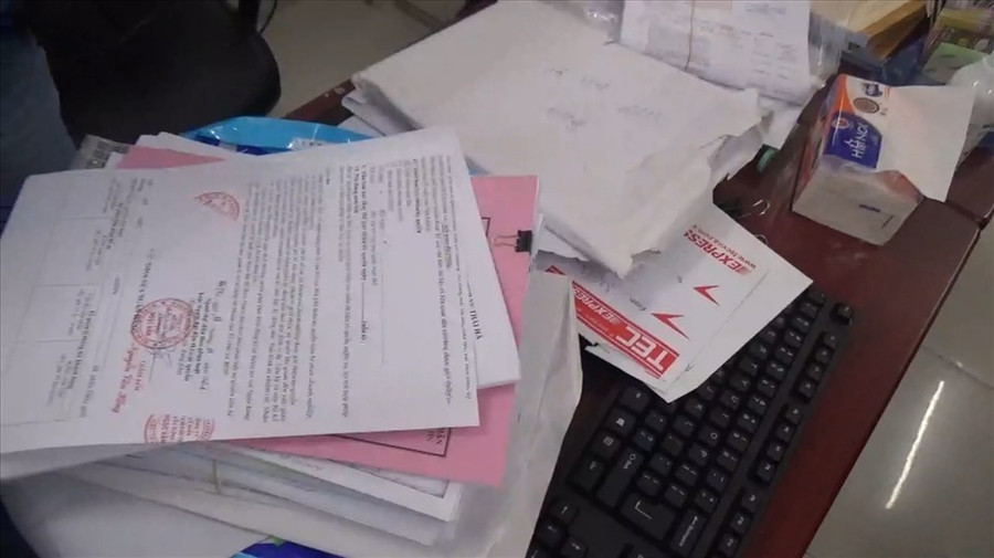 Tang vật liên quan đến đường dây mua bán hoá đơn giá trị gia tăng của Hào và Hồng. Ảnh: CAHN Tang vật liên quan đến đường dây mua bán hoá đơn giá trị gia tăng của Hào và Hồng. Ảnh: CAHN