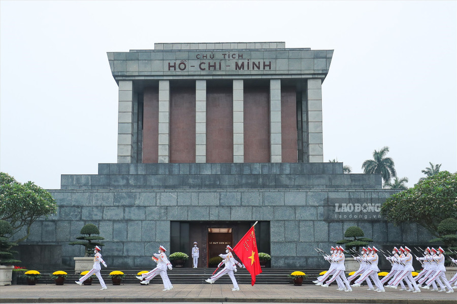 Lễ thượng cờ tại Quảng trường Ba Đình là hoạt động luôn thu hút sự chú ý của người dân và thế hệ trẻ, nhất là vào dịp Quốc khánh 2.9. Ảnh: Sơn Tùng Lễ thượng cờ tại Quảng trường Ba Đình là hoạt động luôn thu hút sự chú ý của người dân và thế hệ trẻ, nhất là vào dịp Quốc khánh 2.9. Ảnh: Sơn Tùng