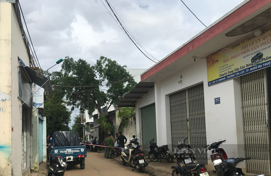 Cơ quan chức năng đang phong tỏa hiện trường để tiến hành các bước điều tra. Ảnh: Duy Hậu