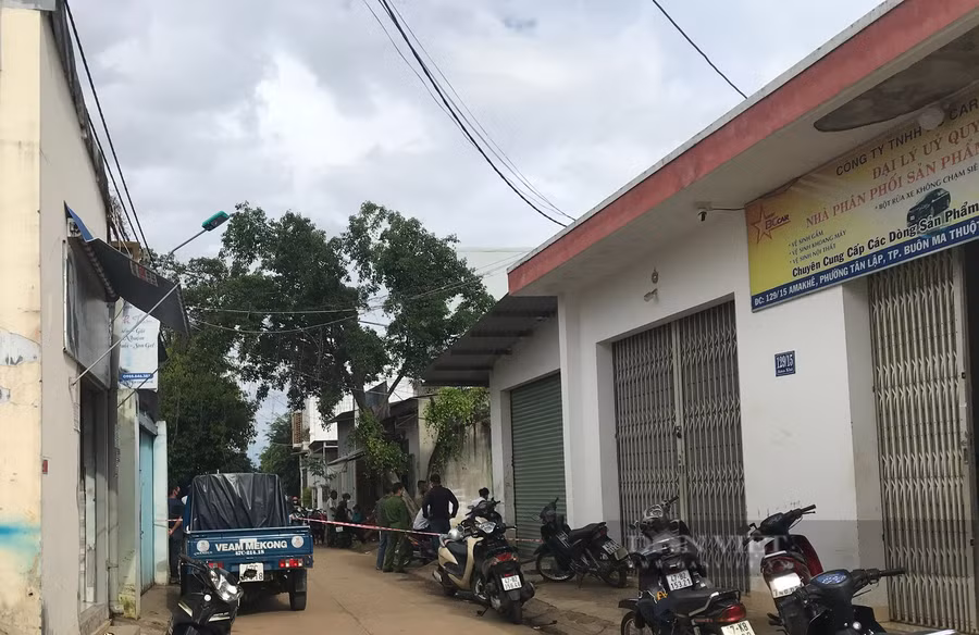 Cơ quan chức năng đang phong tỏa hiện trường để tiến hành các bước điều tra. Ảnh: Duy Hậu