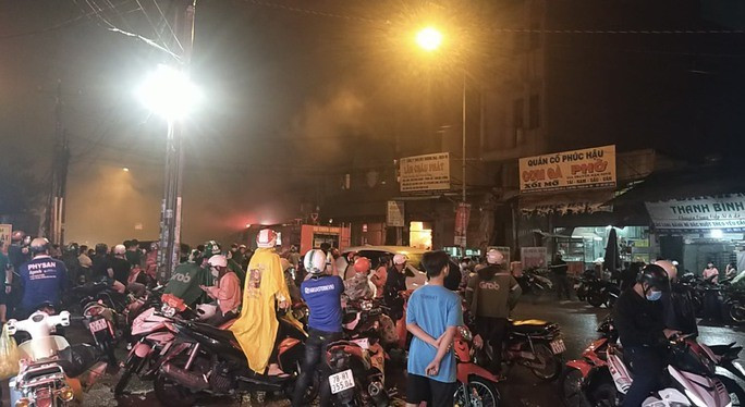 Người dân tập trung xem Người dân tập trung xem