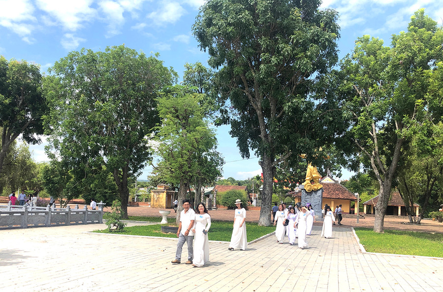  Khu di tích lịch sử Tây Sơn Thượng đạo thu hút đông đảo du khách tham quan. Ảnh: Ngọc Minh