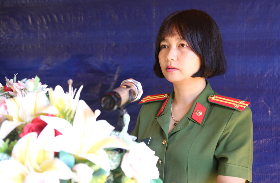 Trung tá Ksor H’Bơ Khắp – Phó Giám đốc Công an tỉnh phát biểu chỉ đạo tại buổi lễ