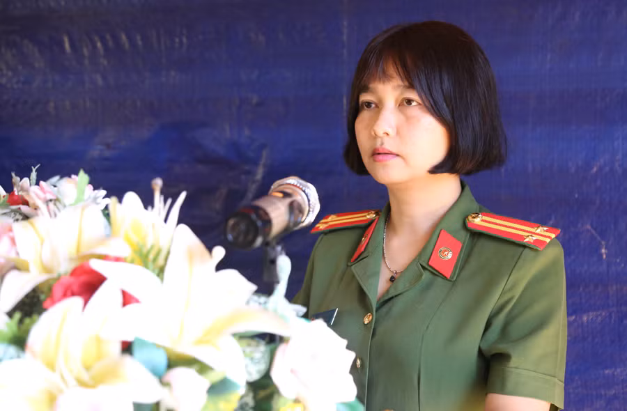 Trung tá Ksor H’Bơ Khắp – Phó Giám đốc Công an tỉnh phát biểu chỉ đạo tại buổi lễ