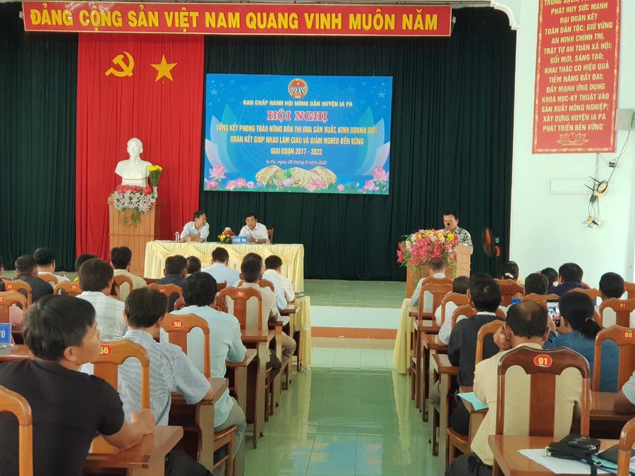 Quang cảnh hội nghị tổng kết phong trào “Nông dân thi đua sản xuất, kinh doanh giỏi, đoàn kết giúp nhau làm giàu và giảm nghèo bền vững” giai đoạn 2017-2022 do Hội Nông dân huyện Ia Pa tổ chức cuối tháng 8-2022. Ảnh: Phan Lài