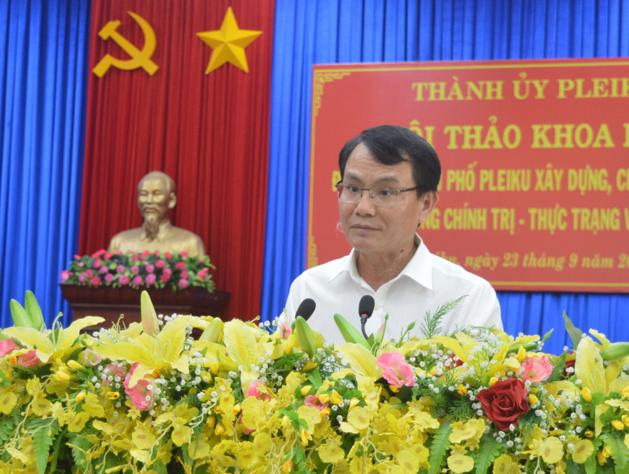 Bí thư Thành ủy Trịnh Duy Thuân phát biểu đề dẫn hội thảo. Ảnh: Anh Huy