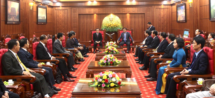 Quang cảnh buổi làm việc giữa Thường trực Tỉnh ủy Gia Lai với Đoàn đại biểu cấp cao tỉnh Salavan. Ảnh: Phan Lài