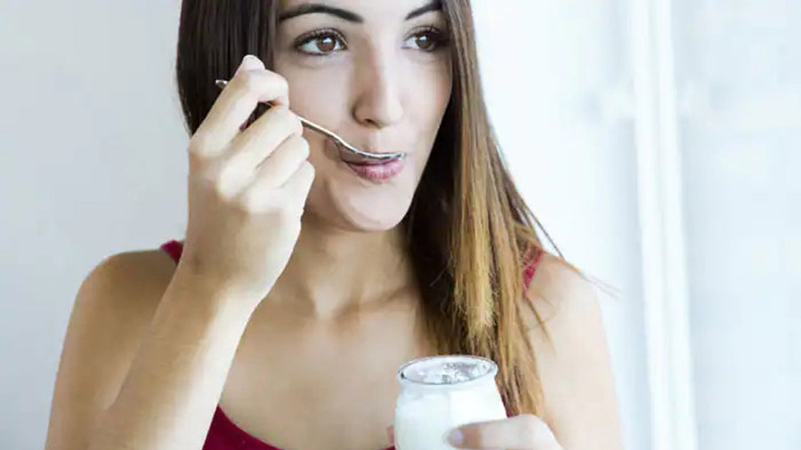 Sữa chua là loại thực phẩm chứa đầy men vi sinh, rất tốt cho đường tiêu hóa, chức năng hệ thống miễn dịch và nhiều lợi ích khác. Ảnh: Shutterstock