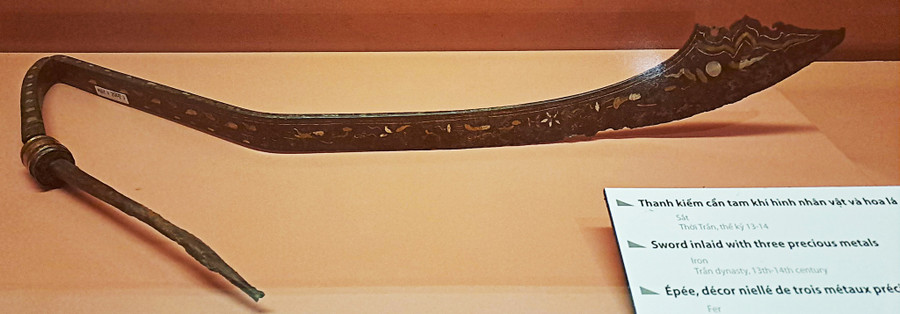 Thanh kiếm trưng bày ở Hoàng thành. Ảnh: KDT Hoàng thành Thăng Long Thanh kiếm trưng bày ở Hoàng thành. Ảnh: KDT Hoàng thành Thăng Long