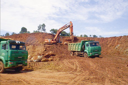 Hiện trường chuẩn bị khai thác bô-xít