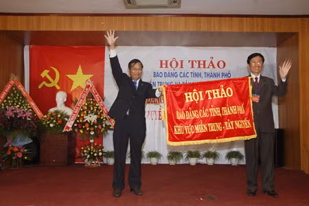 Ông Đoàn Minh Phụng-Tổng biên tập Báo Gia Lai, trưởng ban tổ chức giải phát biểu khai mạc. Ảnh: Đức Thụy