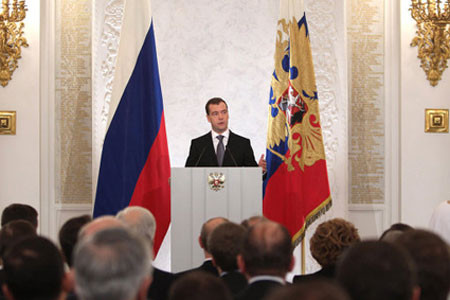 Ông Medvedev bắt đầu bản thông điệp bằng việc lên án âm mưu can thiệp từ bên ngoài trong quá trình bầu cử ở Nga.