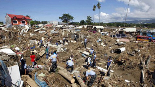 Cảnh sát tìm kiếm các nạn nhân mất tích do bão Washi