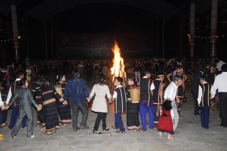 Giã bạn. Ảnh: Đức Thụy Ảnh: Đức Thụy