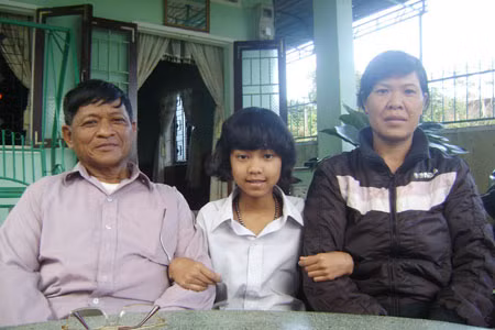 Gia đình Đại tá Mẫu Quốc Đượng. Ảnh: Lê Hòa