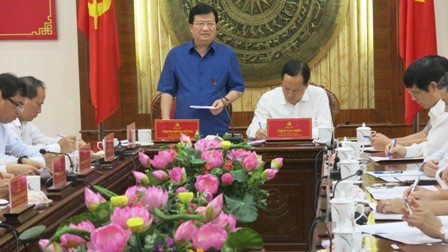 Phó Thủ tướng Trịnh Đình Dũng phát biểu tại buổi làm việc với lãnh đạo tỉnh Thanh Hóa. Phó Thủ tướng Trịnh Đình Dũng phát biểu tại buổi làm việc với lãnh đạo tỉnh Thanh Hóa.