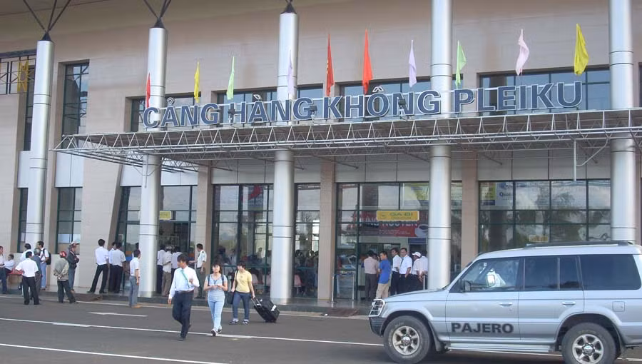  Hành khách tại Cảng Hàng không Pleiku. Ảnh: T.N