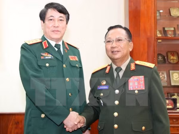 Quang cảnh lễ đón Thượng tướng Lương Cường.