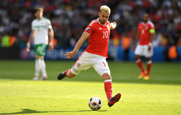 Tiền vệ: Aaron Ramsey (xứ Wales).