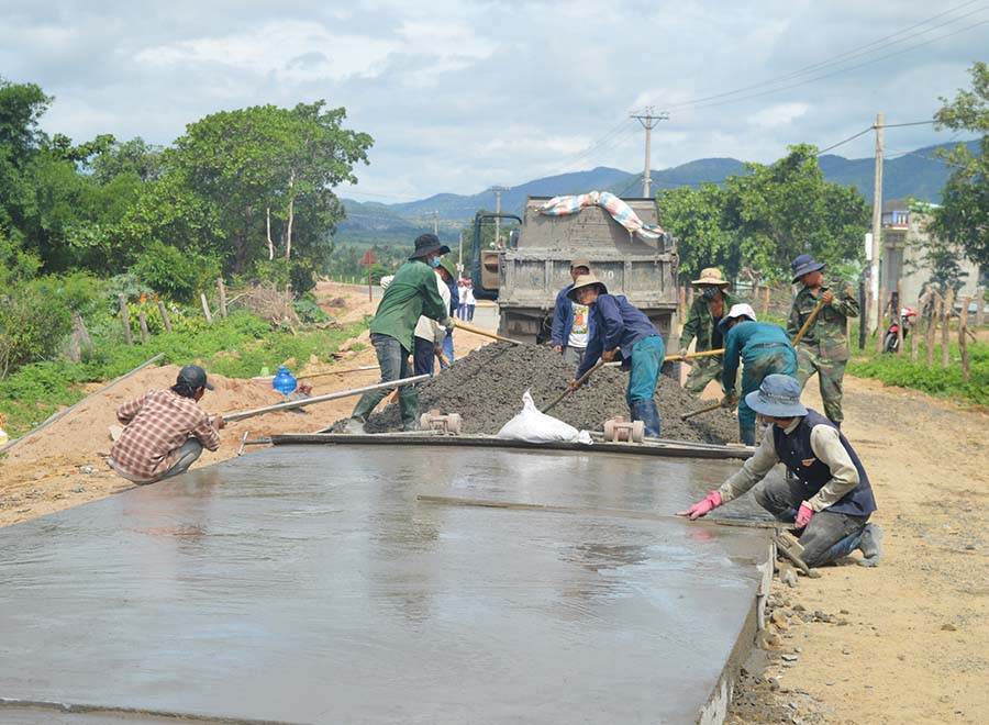 Nhiều tuyến đường ở xã Đất Bằng đã được bê tông hóa. Ảnh: Đ.Y