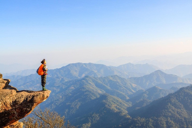Pha Luông được xem như nóc nhà của vùng đất Sơn La nhiều đồi núi. Pha Luông được xem như nóc nhà của vùng đất Sơn La nhiều đồi núi.