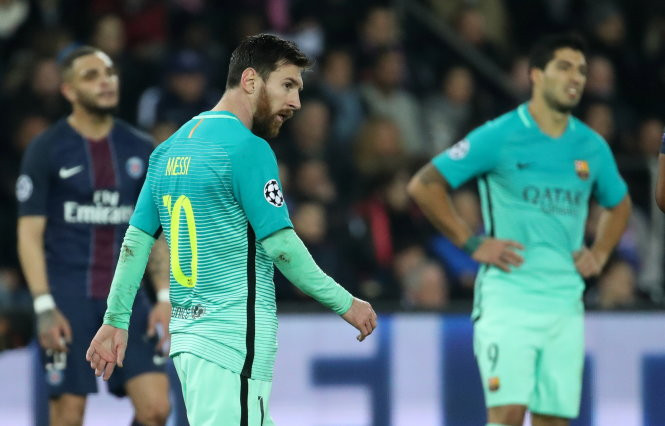 Nỗi thất vọng của Messi (trái) và Suarez sau trận thua đậm PSG. Ảnh: Reuters Nỗi thất vọng của Messi (trái) và Suarez sau trận thua đậm PSG. Ảnh: Reuters