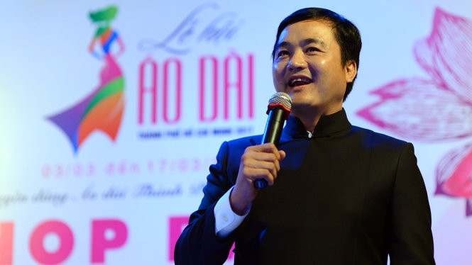 Giám đốc Sở Du lịch TP. Hồ Chí Minh Bùi Tá Hoàng Vũ trả lời các câu hỏi của báo chí tại họp báo lễ hội áo dài sáng 23-2.