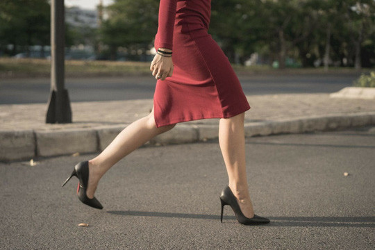 Phụ nữ đã được cảnh báo về những rủi ro khi mang giày cao gót trong thời gian dài.  Phụ nữ đã được cảnh báo về những rủi ro khi mang giày cao gót trong thời gian dài.